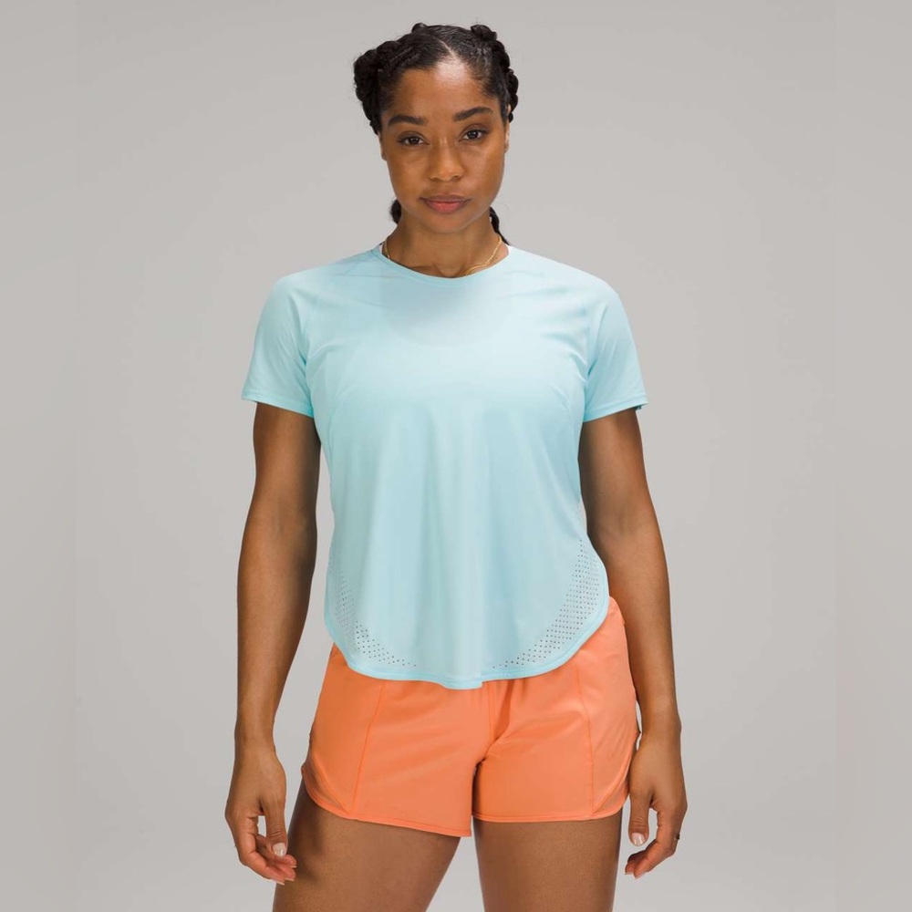 Lululemon UVP Run Short Sleeve Size 6 in Icing Blue